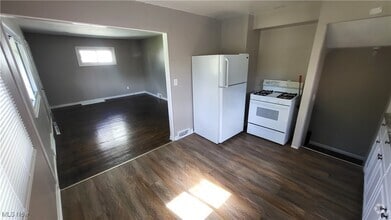 Building Photo - 16718 Lipton Ave