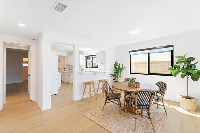 Building Photo - 404 S Bay Front