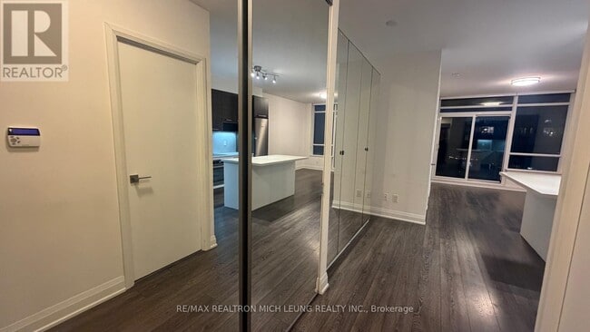 Building Photo - 36 Park Lawn Rd