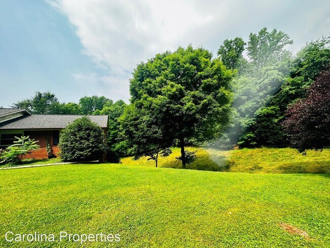 Foto del edificio - 3 br, 1.5 bath House - 905 10th St
