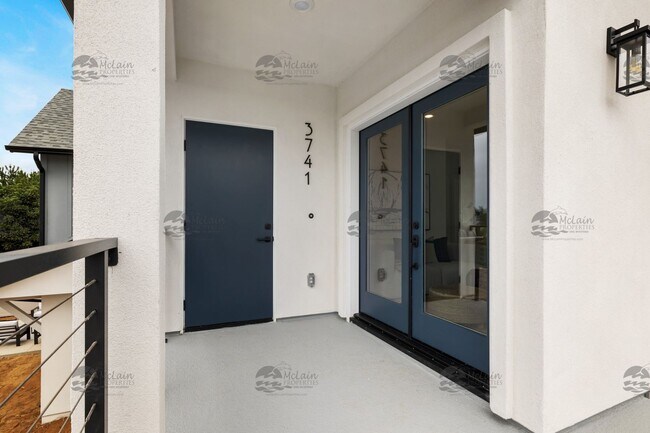 Foto del edificio - 3739-3751 Adams Street