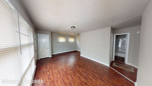 Foto del edificio - 4 br, 1 bath House - 510 W 51st Street