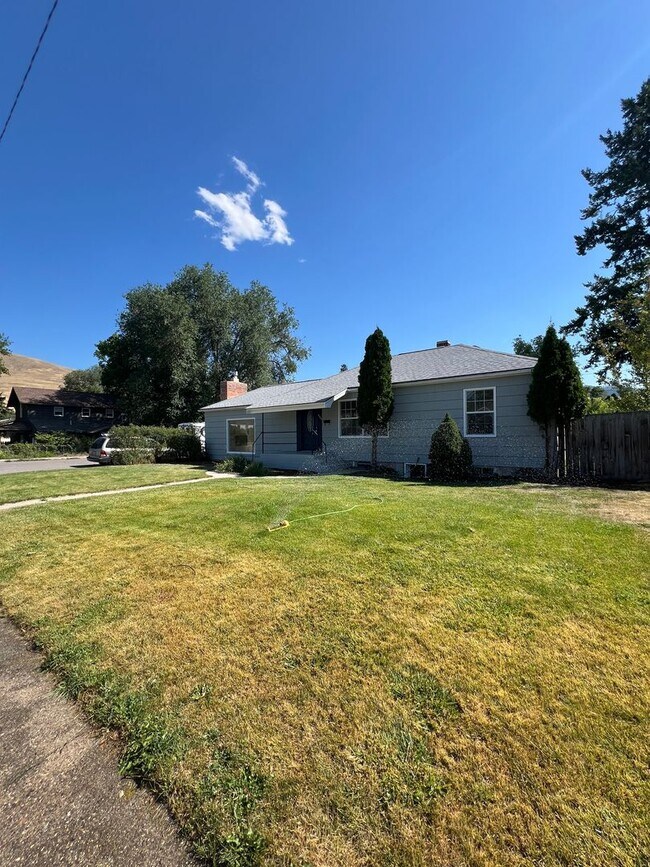 Building Photo - Lewis and Clark area, Corner Lot - 5 Bedro...