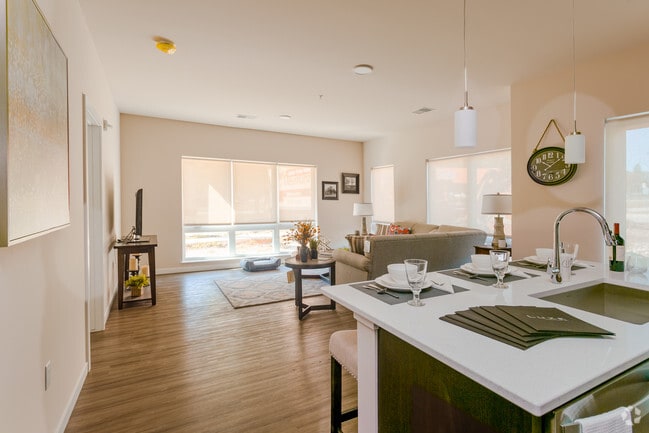 2 HAB, 2 BA - 2B - Luxe Sheboygan Luxury Apartments