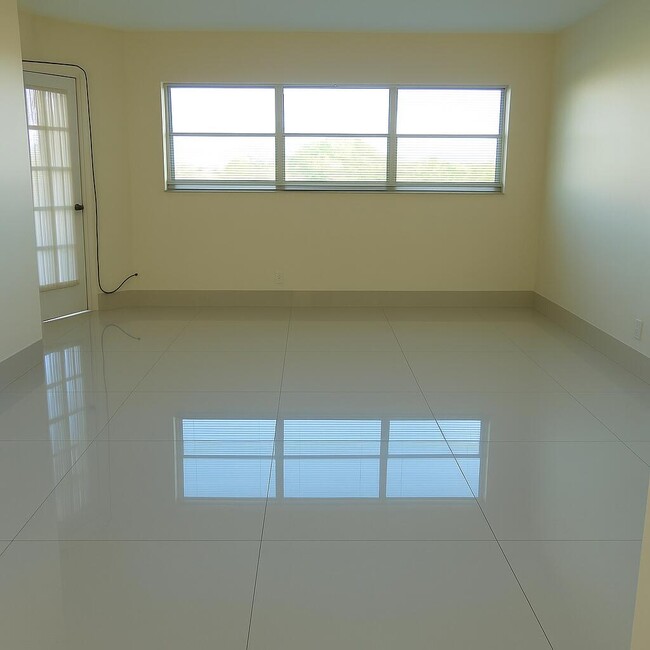 Foto del edificio - 3590 Via Poinciana