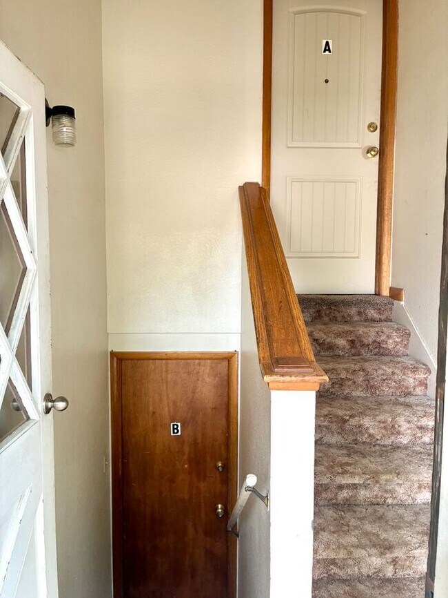 Foto del edificio - Upper Level 2 Bedroom 1 Bath Duplex Unit in Central Loveland, CO