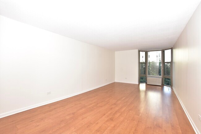 Building Photo - 1340 N Dearborn St