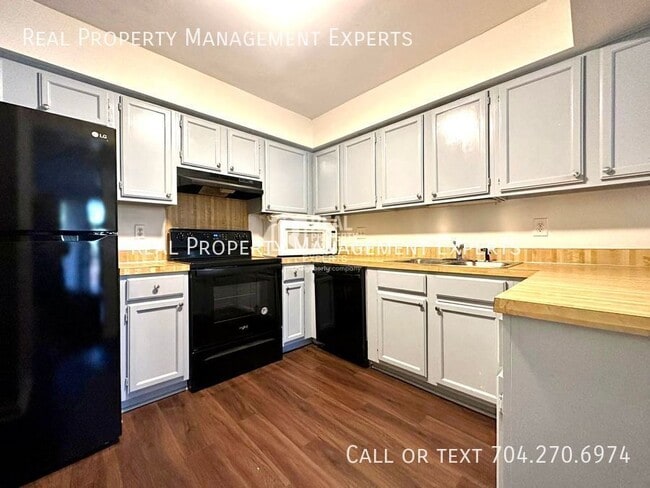 Building Photo - 5718 Dockside Dr