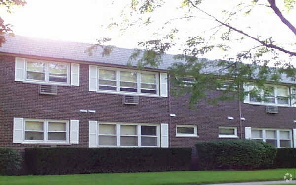 Foto del edificio - 1675 Green Bay Rd