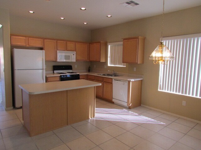 Building Photo - 342 E Camino Rancho Seco