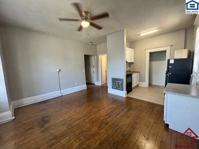 Building Photo - 938 Fortwood St