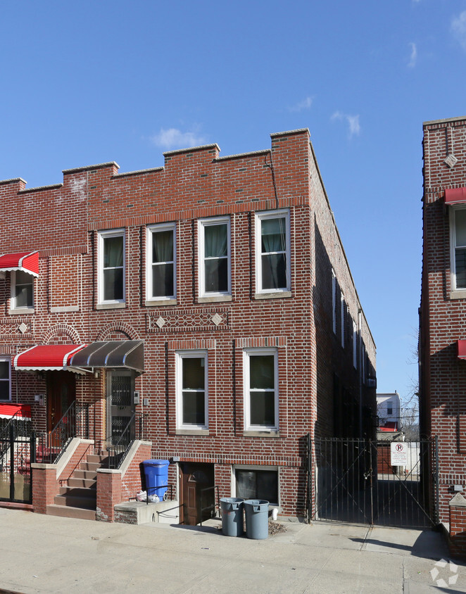 Foto principal - 1647 St Marks Ave
