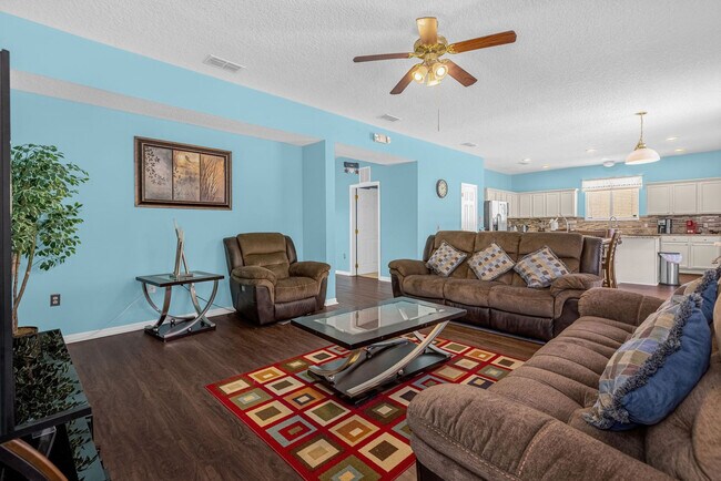 Foto del edificio - 325 Willow View Dr
