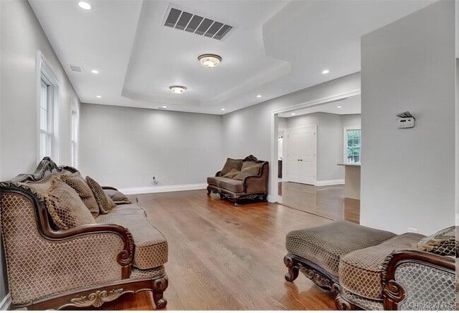 Foto del edificio - 9 Linda Ln