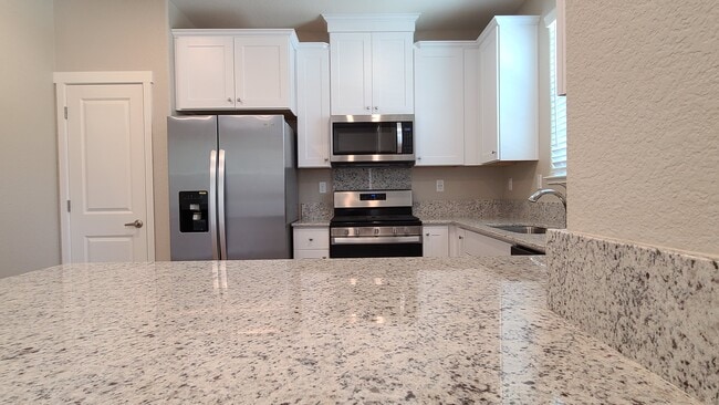 Fully equipped new kitchen - 3257 New York Rd
