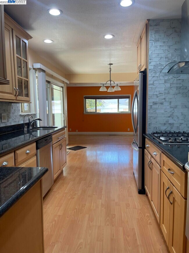 Building Photo - 3129 Fairfax Ct