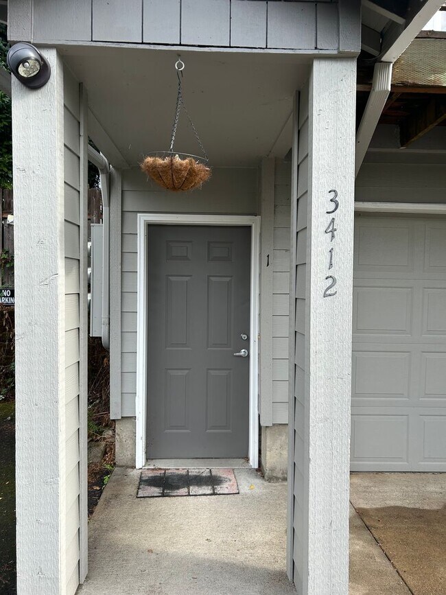 Foto del edificio - Fabulous 2 bed, 2 bath townhome with garag...