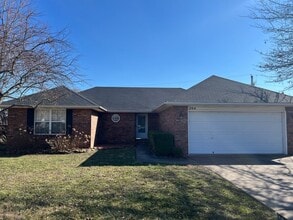 Building Photo - 204 Gate Ln