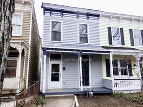 Building Photo - 413 S Laurel St