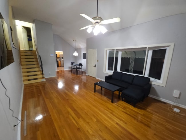 Foto del edificio - 1612 Kingsway Rd
