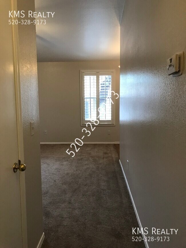 Building Photo - 2533 E Paseo La Tierra Buena