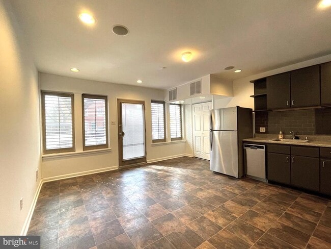 Foto del edificio - 34 W Montgomery St