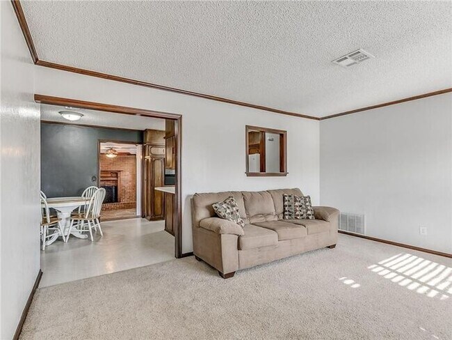 Building Photo - 3 Bed 1 Bath 1 Car in Bethany, OK close to...