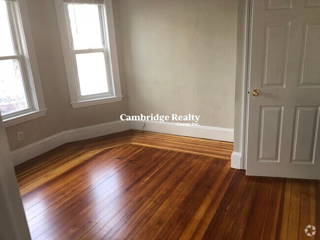 Building Photo - 10 Cambridge Ter