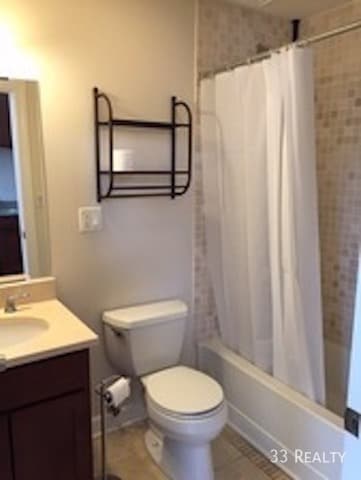 Building Photo - 1058 N Damen-1M