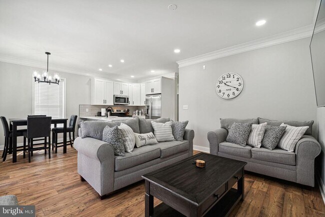 Foto del edificio - 48 Evergreen Ln