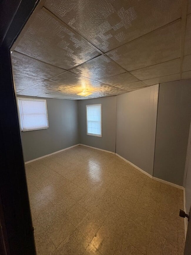 Building Photo - 103 S 13th St