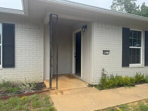 Building Photo - 801 Faircreek Ln