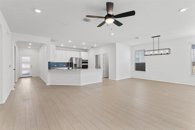 Building Photo - 12501 Chumleys St