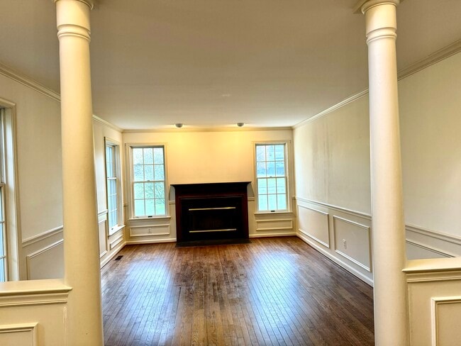 Building Photo - 319 Shetland Dr