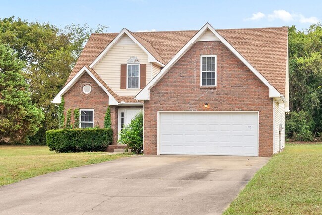 Building Photo - Awesome 3 Bedroom/2.5 Bath with Large Bonu...