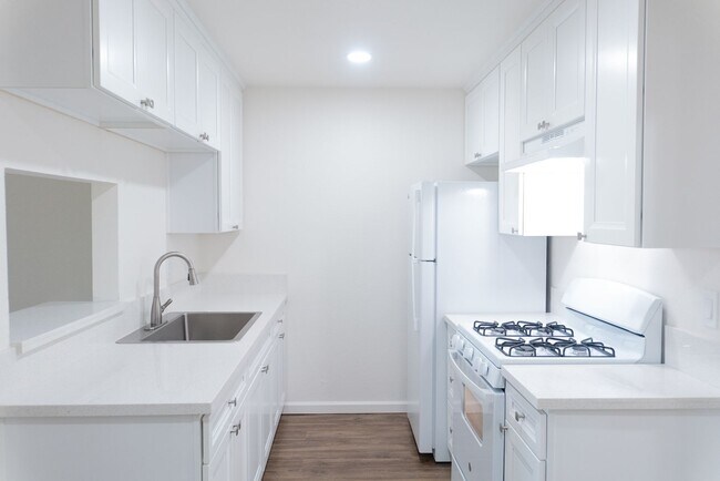 Building Photo - Remodel 1 bedroom available on 02/13