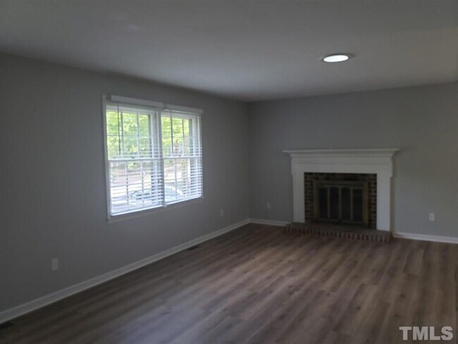 Foto del edificio - 7708 Longstreet Dr