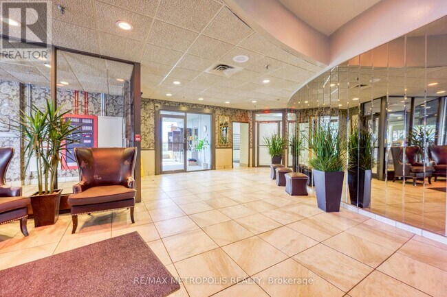 Photo du bâtiment - 155 Front St N