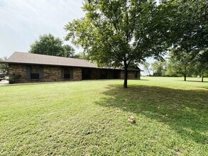Building Photo - 206 Robertson Ln