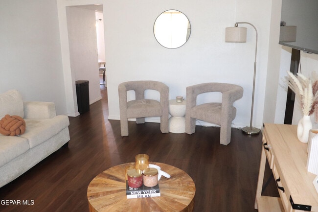 Building Photo - 5409-5409 Edmonton Ave