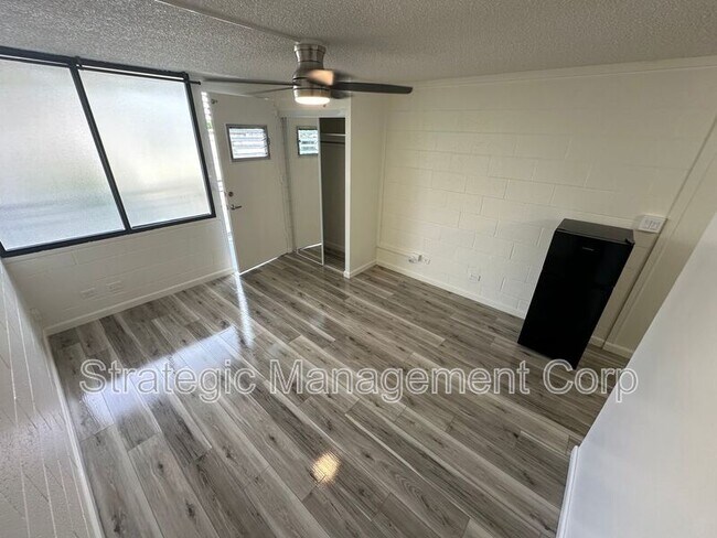 Foto del edificio - 1301 Lusitana St