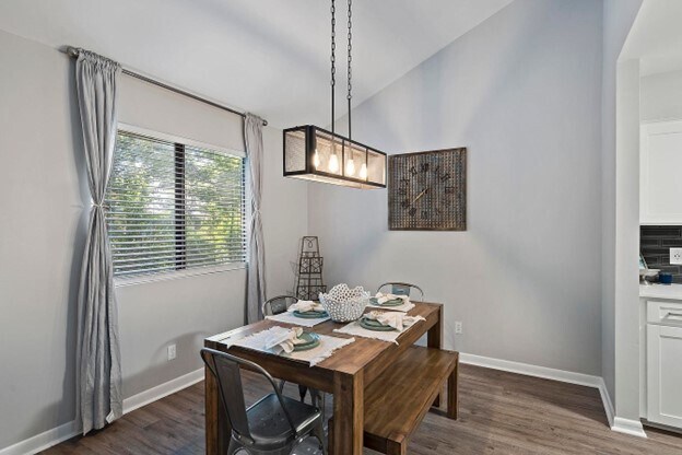 Foto del edificio - 1138 Village Creek Ln