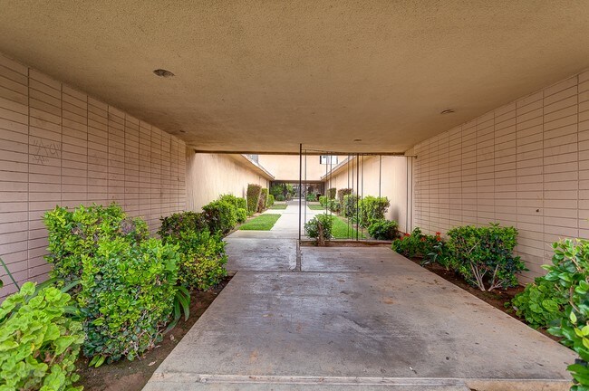 Building Photo - Monte Vista Home Apartments