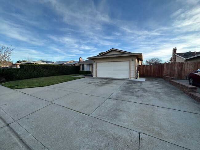 Foto del edificio - Beautiful Single Story 3bed / 2 bath