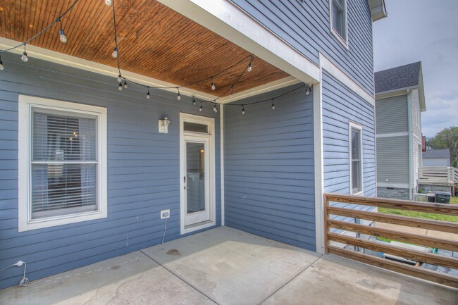 Building Photo - 904 Delmas Ave