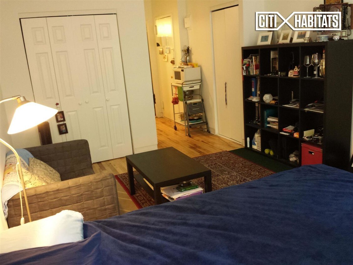 Foto del edificio - 319 E 73rd St