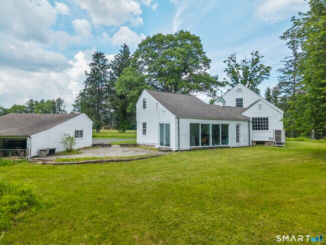 Foto del edificio - 444 Cherry Brook Rd