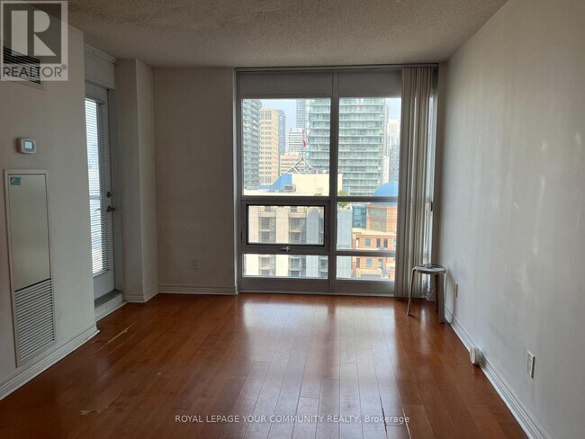 Photo du bâtiment - 763-2763 Bay St.