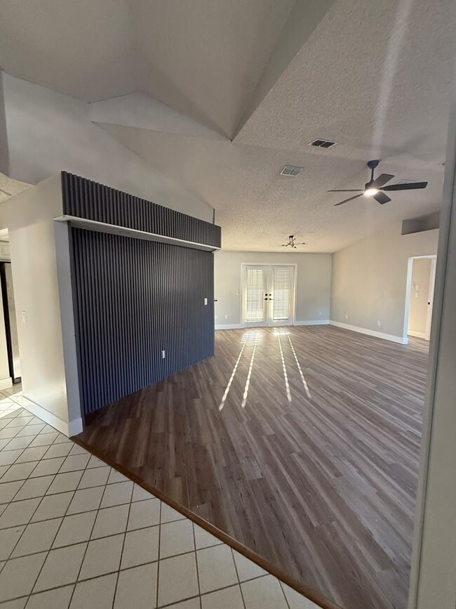 Building Photo - 9132 Remington Dr