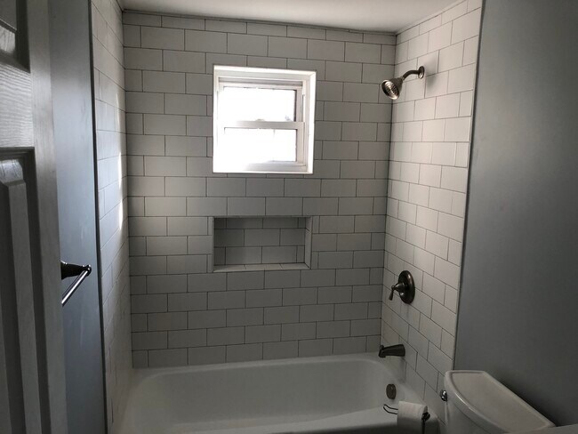 Baño - 203 Hillson Ave